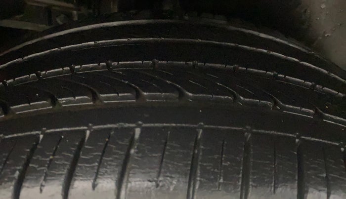 2015 Maruti Ciaz ZXI, Petrol, Manual, 30,780 km, Right Rear Tyre Tread
