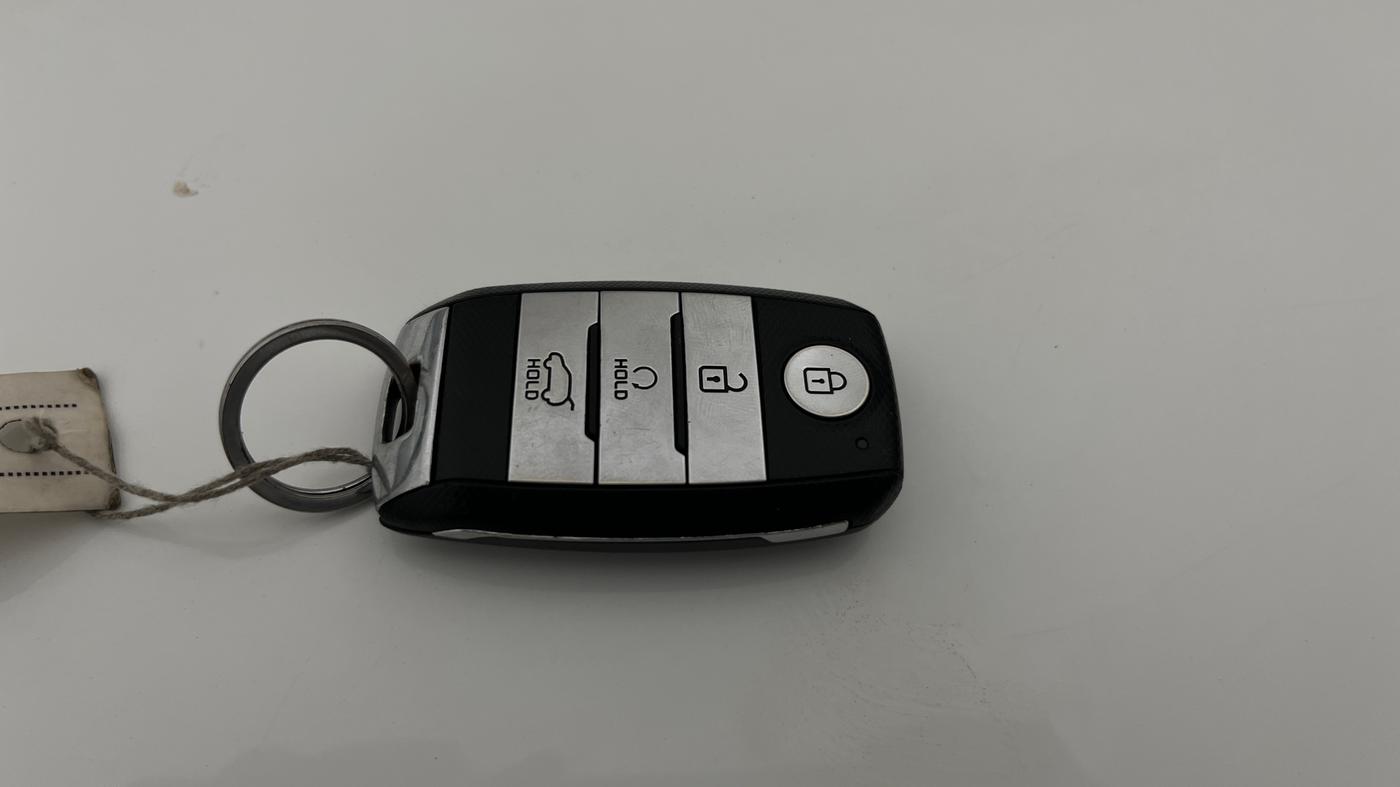 2023 KIA SONET HTK PLUS 1.0 IMT, Petrol, Manual, 40,779 km, Key Close Up