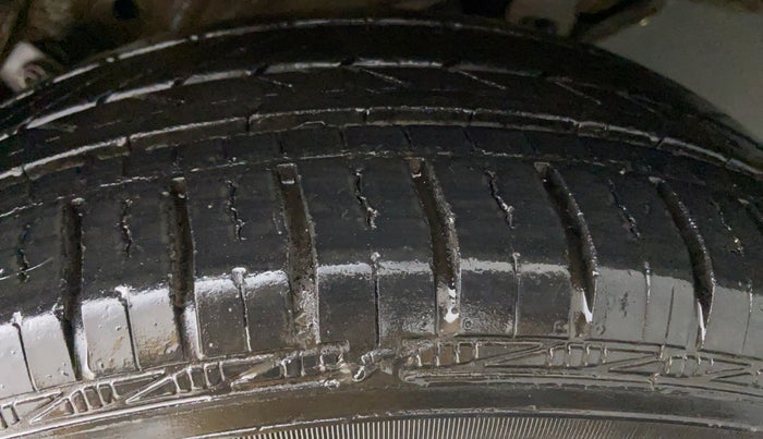2013 Maruti Swift Dzire ZXI 1.2 BS IV, Petrol, Manual, 70,006 km, Left Rear Tyre Tread