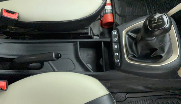 2019 Hyundai NEW SANTRO 1.1 SPORTZ MT CNG, CNG, Manual, 31,170 km, Gear Lever