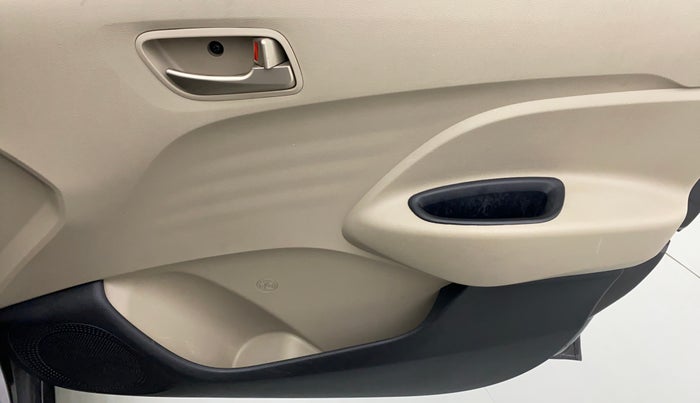 2019 Hyundai NEW SANTRO 1.1 SPORTZ MT CNG, CNG, Manual, 31,170 km, Driver Side Door Panels Control