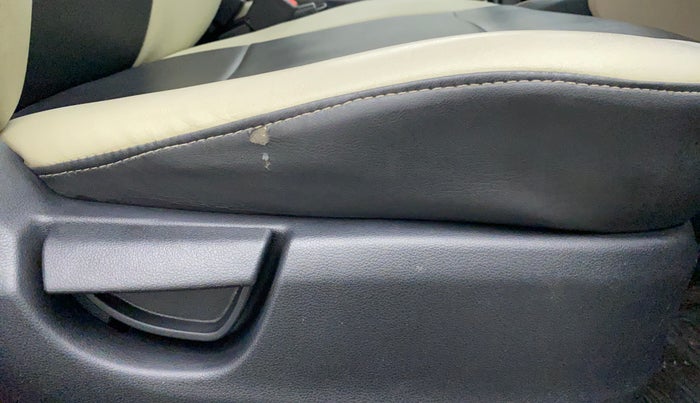2019 Hyundai NEW SANTRO 1.1 SPORTZ MT CNG, CNG, Manual, 31,170 km, Driver Side Adjustment Panel