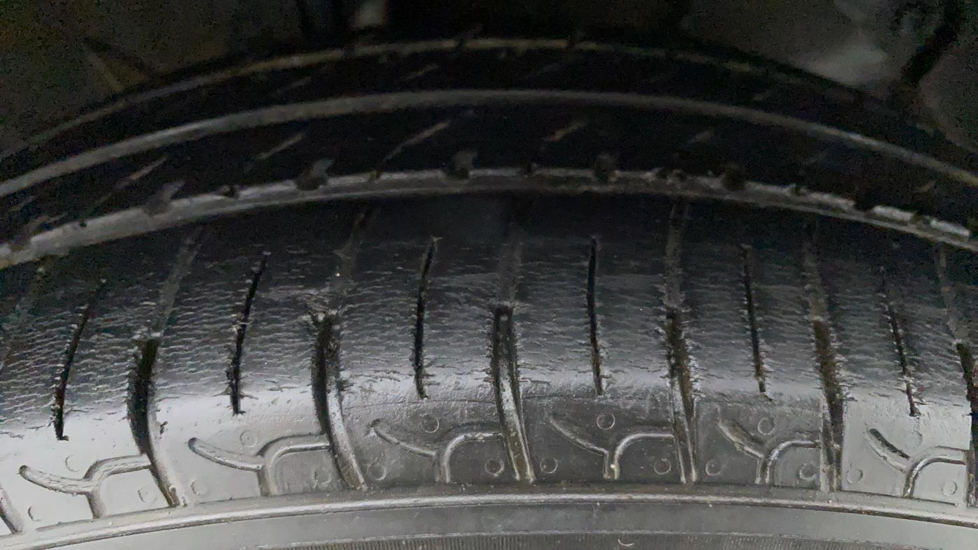 2019 Hyundai NEW SANTRO 1.1 SPORTZ MT CNG, CNG, Manual, 31,170 km, Right Front Tyre Tread