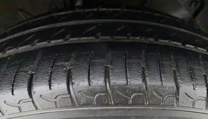 2019 Hyundai NEW SANTRO 1.1 SPORTZ MT CNG, CNG, Manual, 31,170 km, Right Front Tyre Tread