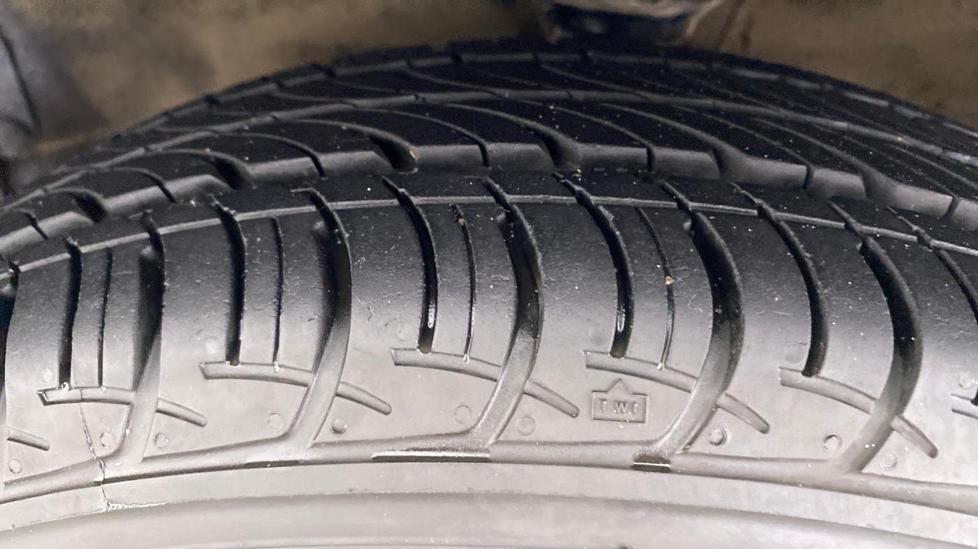 2011 Maruti Wagon R 1.0 VXI, Petrol, Manual, 62,314 km, Left Front Tyre Tread