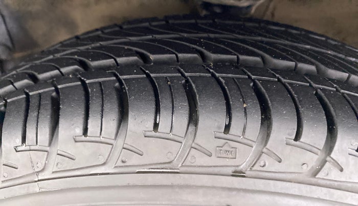 2011 Maruti Wagon R 1.0 VXI, Petrol, Manual, 62,314 km, Left Front Tyre Tread
