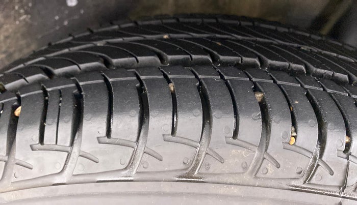 2011 Maruti Wagon R 1.0 VXI, Petrol, Manual, 62,314 km, Left Rear Tyre Tread