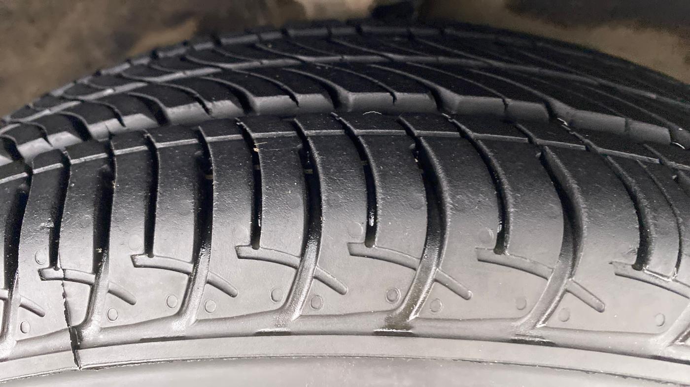 2011 Maruti Wagon R 1.0 VXI, Petrol, Manual, 62,314 km, Right Front Tyre Tread