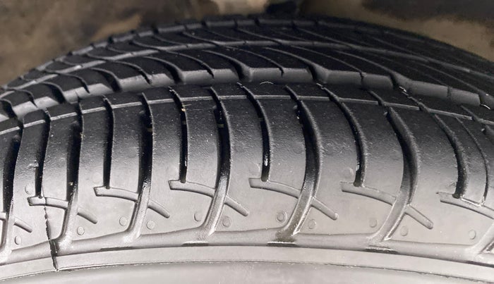 2011 Maruti Wagon R 1.0 VXI, Petrol, Manual, 62,314 km, Right Front Tyre Tread