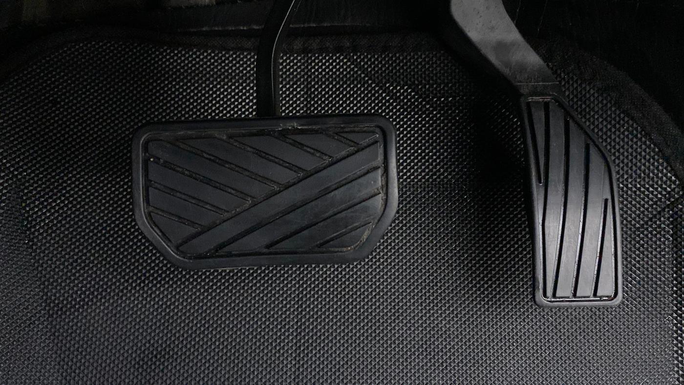 2020 Maruti S Cross ALPHA AT SMART HYBRID, Petrol, Automatic, 36,468 km, Pedals