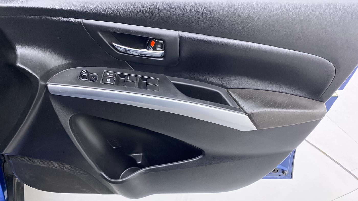 2020 Maruti S Cross ALPHA AT SMART HYBRID, Petrol, Automatic, 36,468 km, Driver Side Door Panels Control