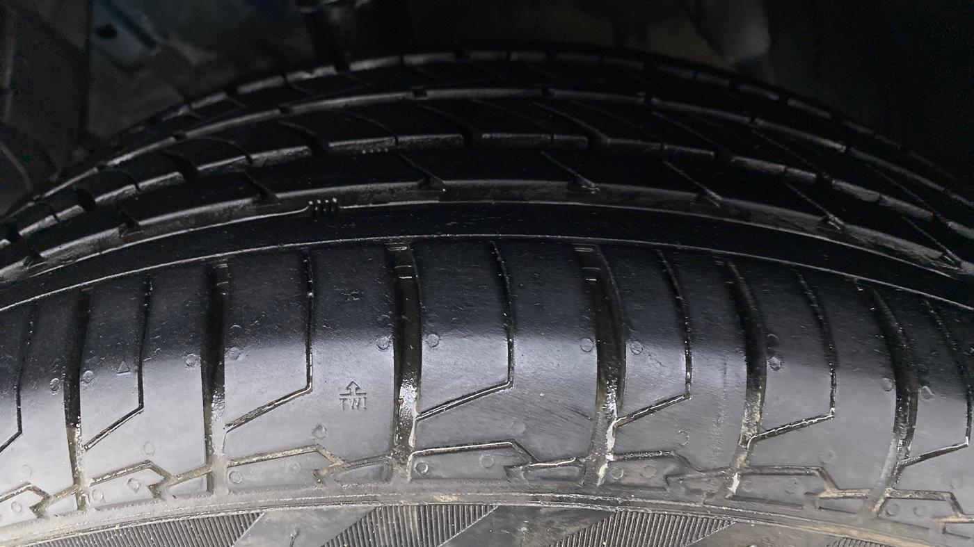 2020 Maruti S Cross ALPHA AT SMART HYBRID, Petrol, Automatic, 36,468 km, Left Front Tyre Tread