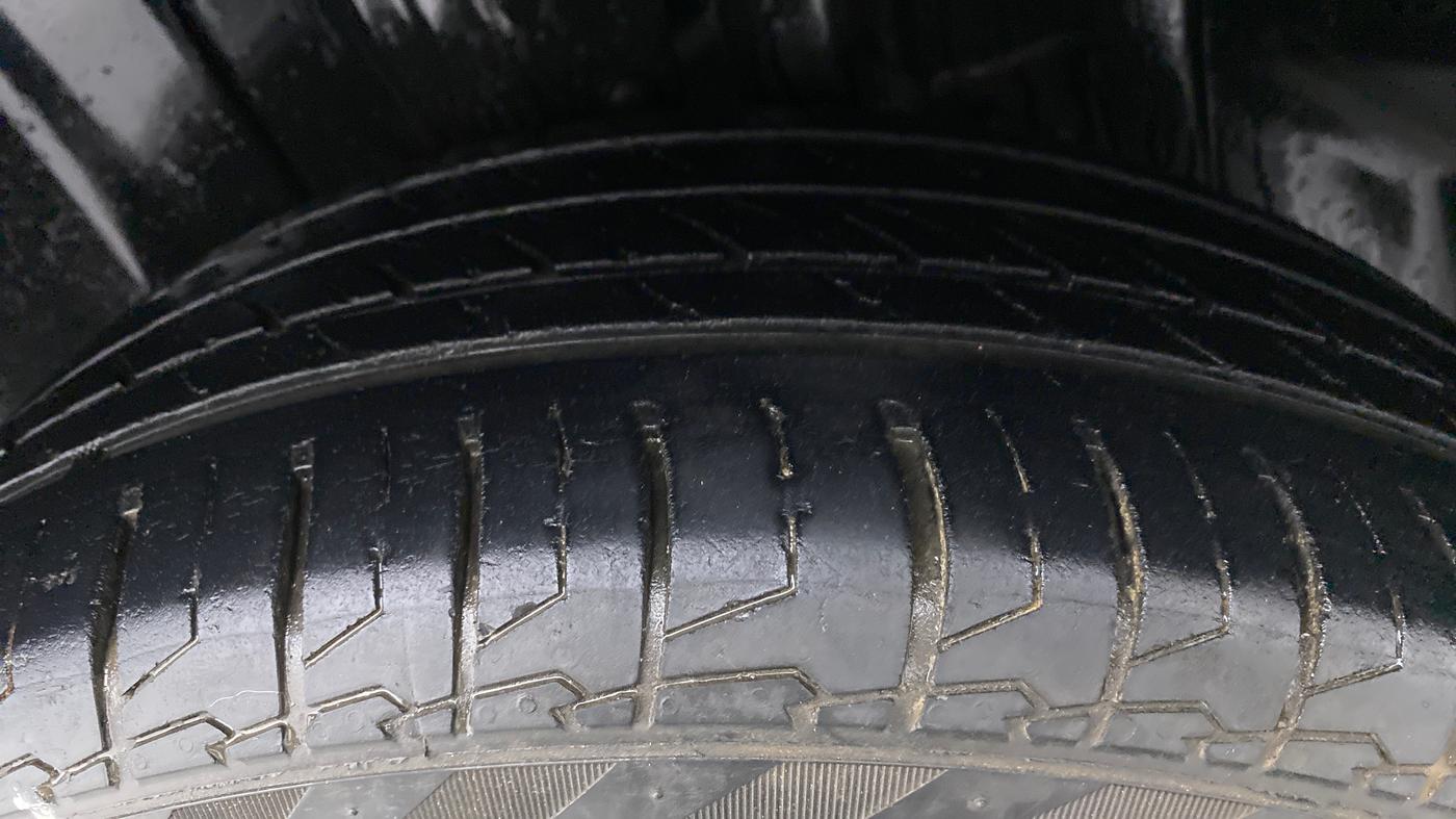 2020 Maruti S Cross ALPHA AT SMART HYBRID, Petrol, Automatic, 36,468 km, Left Rear Tyre Tread