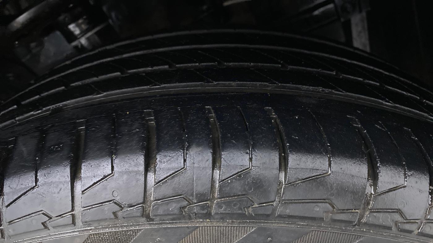 2020 Maruti S Cross ALPHA AT SMART HYBRID, Petrol, Automatic, 36,468 km, Right Front Tyre Tread