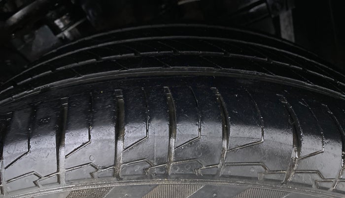2020 Maruti S Cross ALPHA AT SMART HYBRID, Petrol, Automatic, 36,468 km, Right Front Tyre Tread