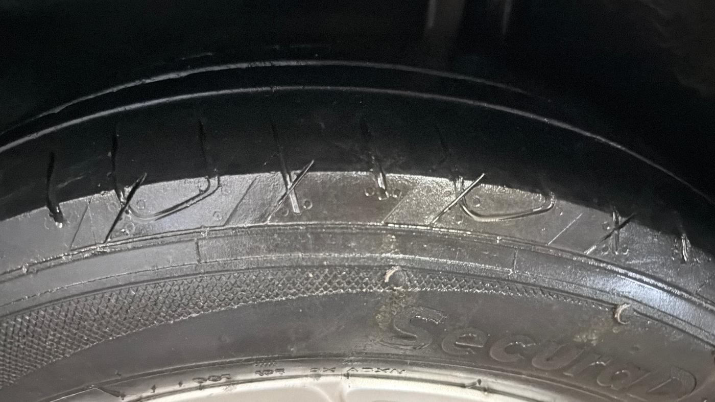 2014 Ford Ecosport TITANIUM 1.5L PETROL AT, CNG, Automatic, 1,19,814 km, Left Rear Tyre Tread
