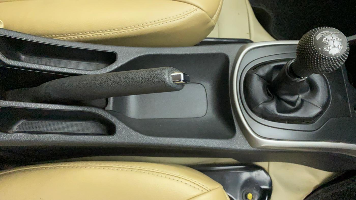 2016 Honda City V MT PETROL, Petrol, Manual, 28,606 km, Gear Lever