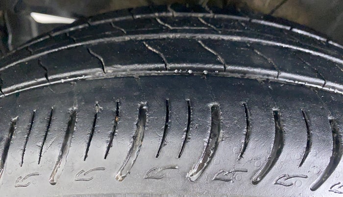 2019 Maruti Baleno DELTA PETROL 1.2, Petrol, Manual, 29,414 km, Left Front Tyre Tread