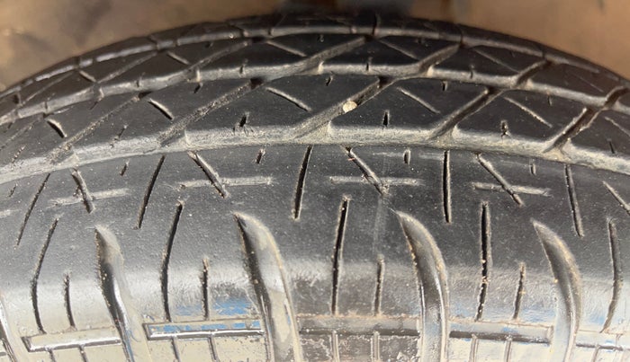 2014 Maruti Ritz VXI, Petrol, Manual, 73,204 km, Left Front Tyre Tread