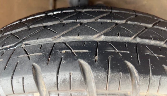2014 Maruti Ritz VXI, Petrol, Manual, 73,204 km, Right Front Tyre Tread