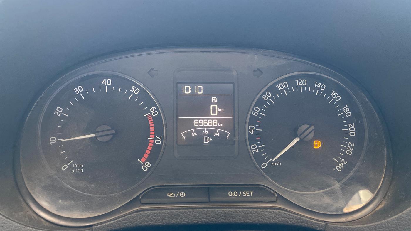 2017 Skoda Rapid AMBITION 1.6 MPI MT, Petrol, Manual, 69,685 km, Odometer Image