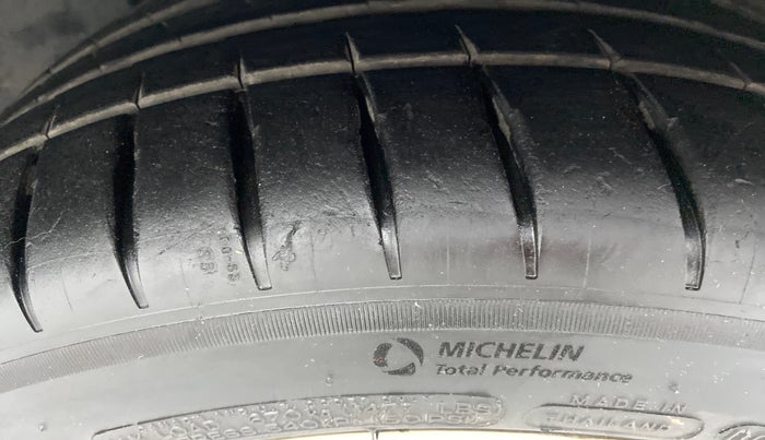 2014 Mercedes Benz C Class C 200 AVANTGARDE, Petrol, Automatic, 38,597 km, Right Front Tyre Tread