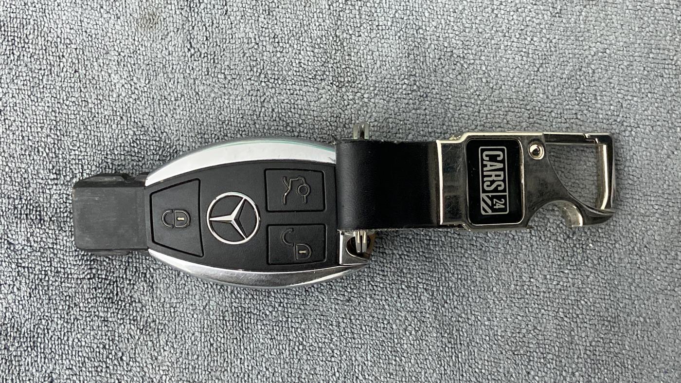 2014 Mercedes Benz C Class C 200 AVANTGARDE, Petrol, Automatic, 38,597 km, Key Close Up