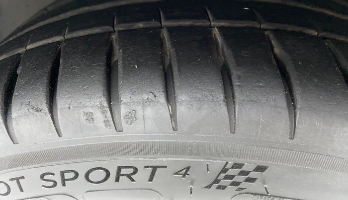 2014 Mercedes Benz C Class C 200 AVANTGARDE, Petrol, Automatic, 38,597 km, Left Front Tyre Tread