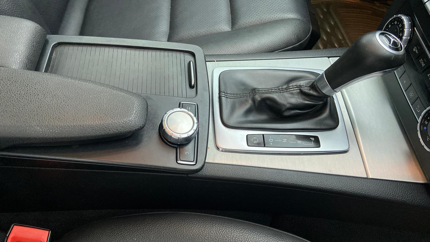 2014 Mercedes Benz C Class C 200 AVANTGARDE, Petrol, Automatic, 38,597 km, Gear Lever