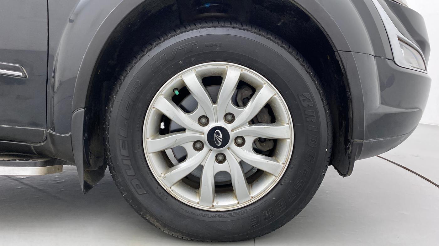 2017 Mahindra XUV500 W10 FWD, Diesel, Manual, 63,306 km, Right Front Wheel