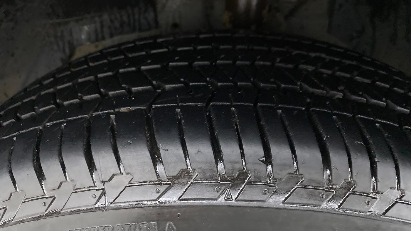 2017 Mahindra XUV500 W10 FWD, Diesel, Manual, 63,306 km, Left Front Tyre Tread