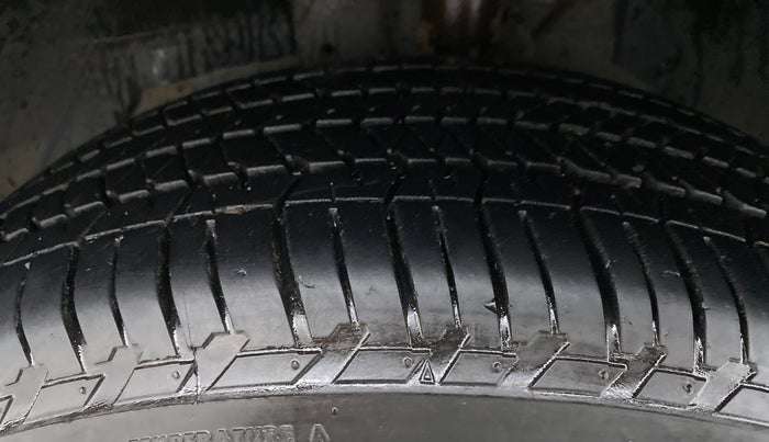 2017 Mahindra XUV500 W10 FWD, Diesel, Manual, 63,306 km, Left Front Tyre Tread