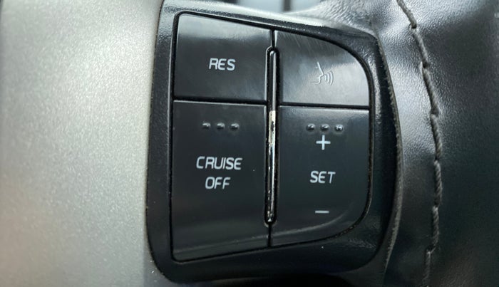 2017 Mahindra XUV500 W10 FWD, Diesel, Manual, 63,306 km, Adaptive Cruise Control