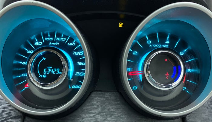 2017 Mahindra XUV500 W10 FWD, Diesel, Manual, 63,306 km, Odometer Image