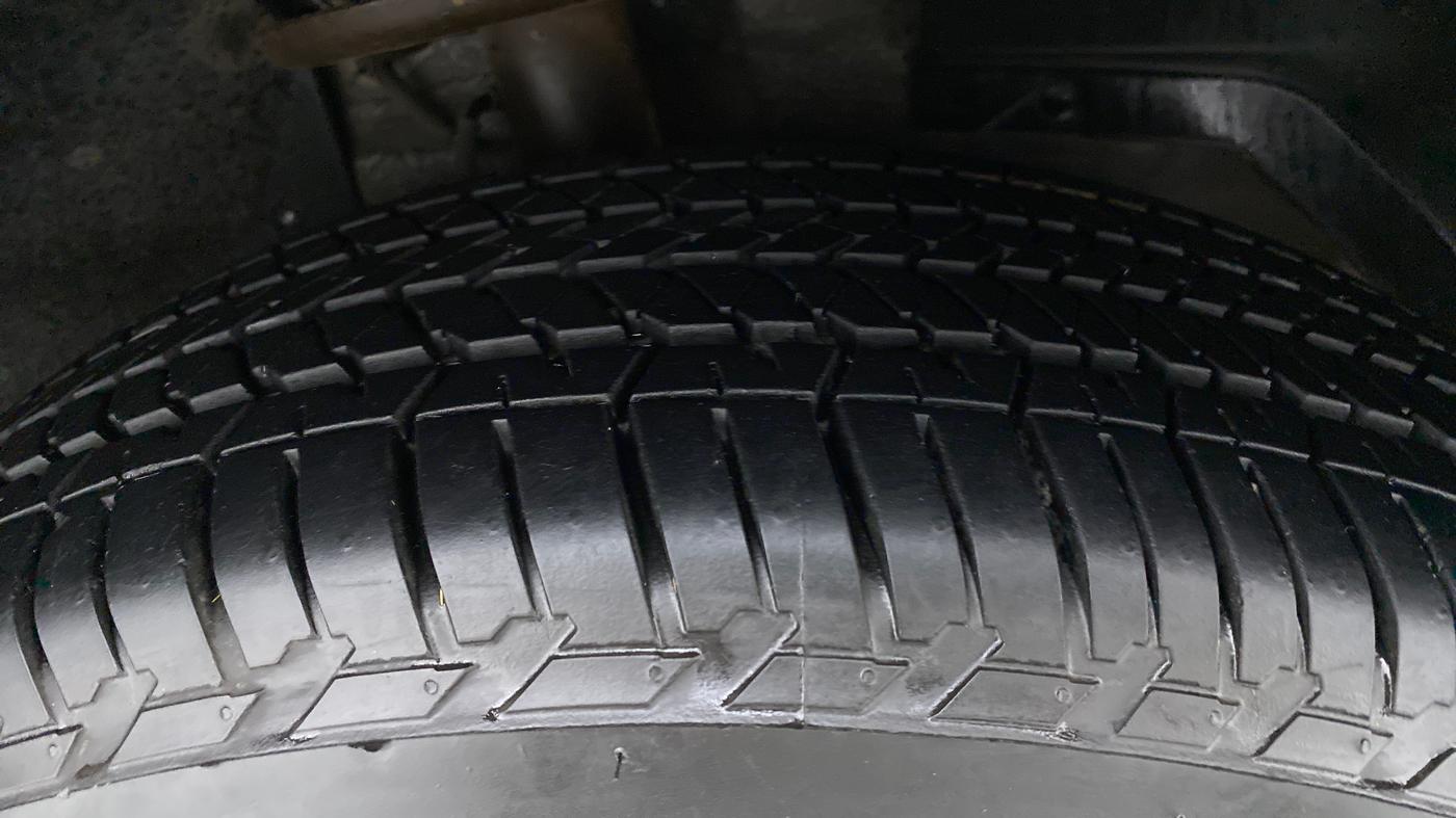 2017 Mahindra XUV500 W10 FWD, Diesel, Manual, 63,306 km, Right Front Tyre Tread