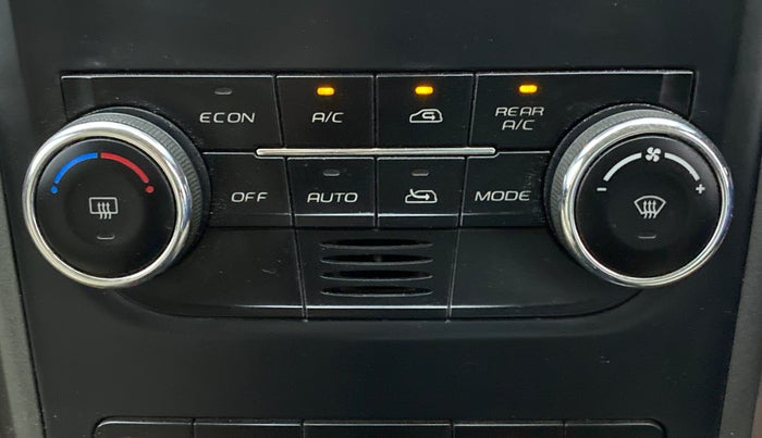 2017 Mahindra XUV500 W10 FWD, Diesel, Manual, 63,306 km, Automatic Climate Control