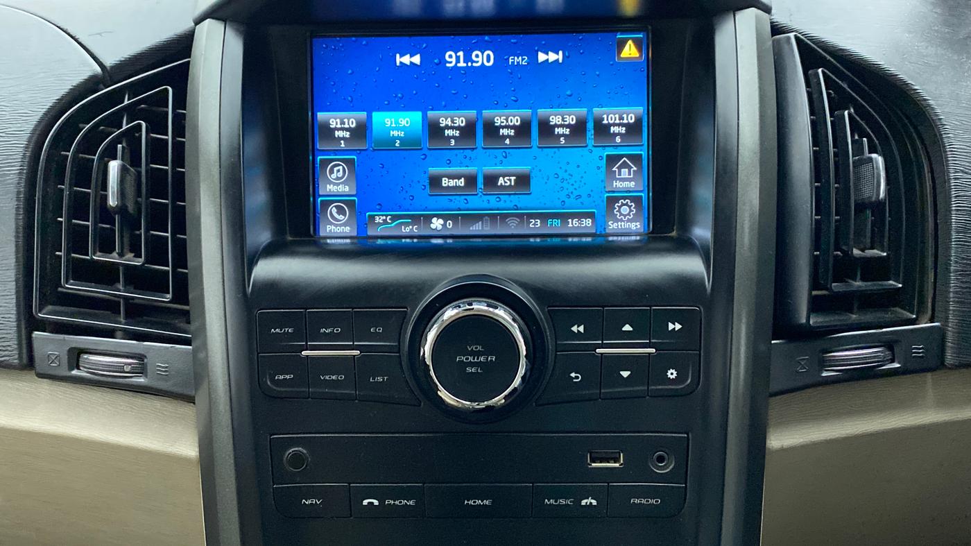 2017 Mahindra XUV500 W10 FWD, Diesel, Manual, 63,306 km, Infotainment System