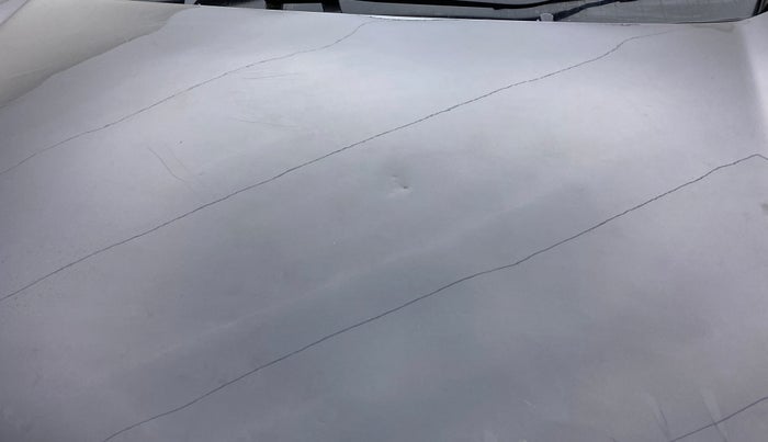 2017 Mahindra XUV500 W10 FWD, Diesel, Manual, 63,306 km, Bonnet (hood) - Slightly dented