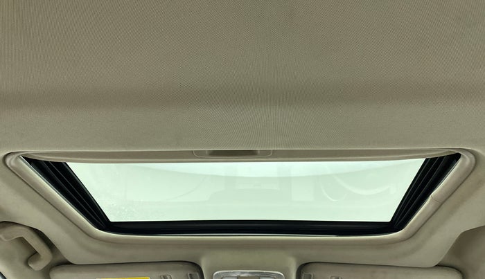 2017 Mahindra XUV500 W10 FWD, Diesel, Manual, 63,306 km, Moonroof/ Sunroof