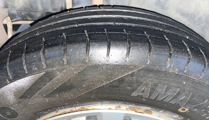 2017 Maruti Swift LXI (O), Petrol, Manual, 66,537 km, Right Rear Tyre Tread