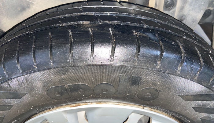 2017 Maruti Swift LXI (O), Petrol, Manual, 66,537 km, Left Rear Tyre Tread