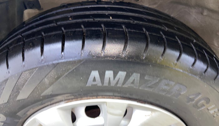 2017 Maruti Swift LXI (O), Petrol, Manual, 66,537 km, Left Front Tyre Tread