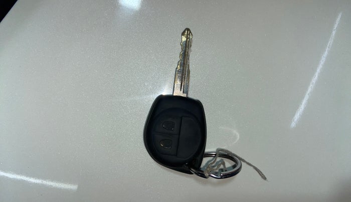 2017 Maruti Swift LXI (O), Petrol, Manual, 66,537 km, Key Close Up