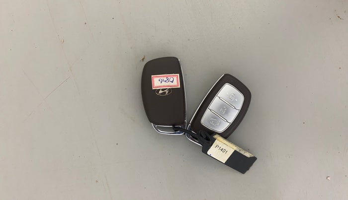 2016 Hyundai Grand i10 ASTA (O) 1.2 KAPPA VTVT, Petrol, Manual, 43,970 km, Key Close Up