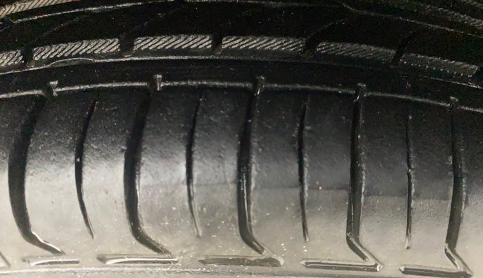 2016 Hyundai Grand i10 ASTA (O) 1.2 KAPPA VTVT, Petrol, Manual, 43,970 km, Right Front Tyre Tread