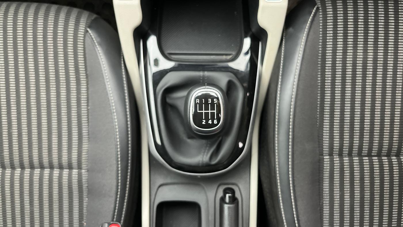 2024 KIA CARENS Prestige (O) 1.5 Petrol 7 STR, Petrol, Manual, 25,890 km, Gear Lever