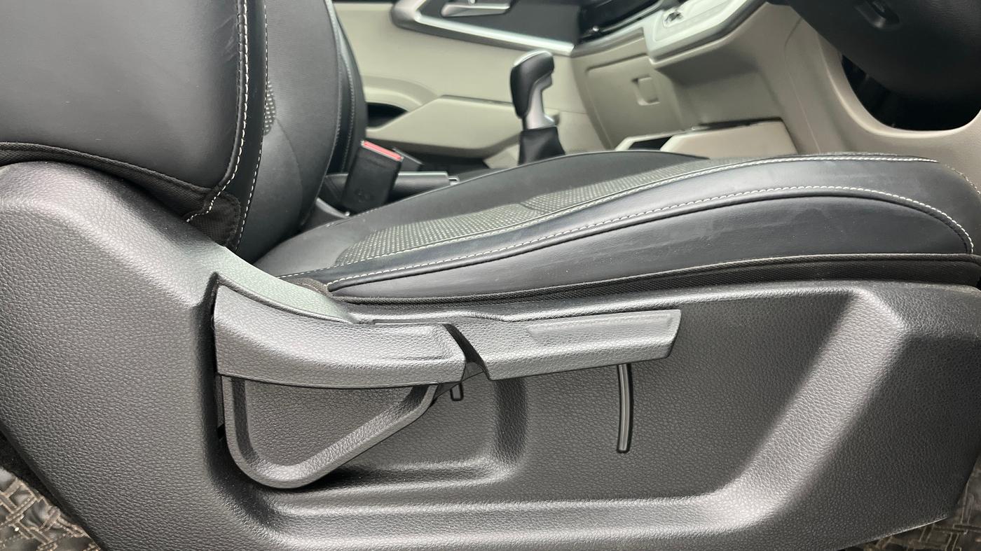 2024 KIA CARENS Prestige (O) 1.5 Petrol 7 STR, Petrol, Manual, 25,890 km, Driver Side Adjustment Panel