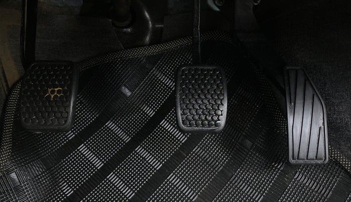 2019 Maruti Alto VXI, Petrol, Manual, 36,330 km, Pedals