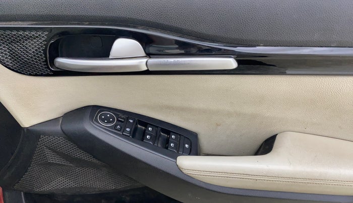 2019 KIA SELTOS HTX IVT 1.5 PETROL, Petrol, Automatic, 1,30,104 km, Driver Side Door Panels Control