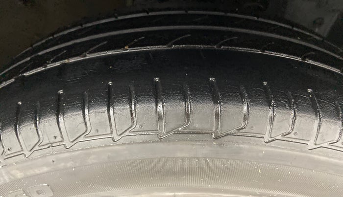 2012 Nissan Sunny XV PETROL, Petrol, Manual, 1,19,652 km, Right Front Tyre Tread